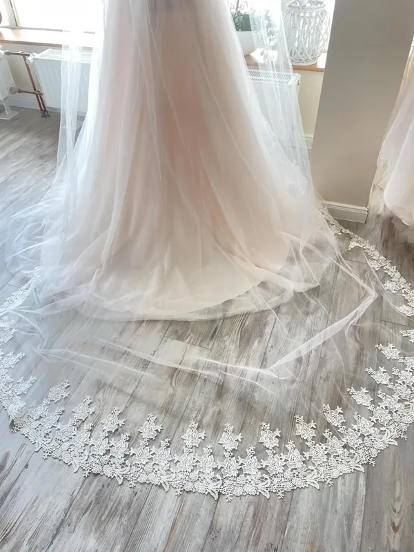 undefined Brautkleid Kollektion