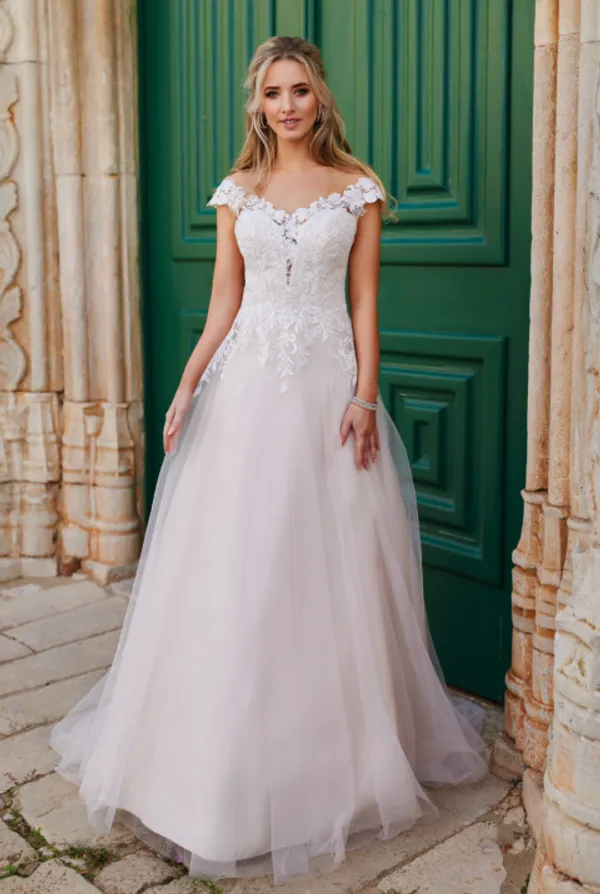 undefined Brautkleid Kollektion